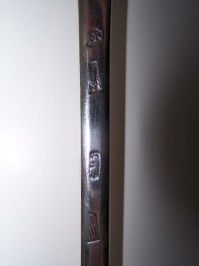 An English Queen Anne Period 'Dog Nose' Pattern Silver Basting Spoon, London 1707 — image 4